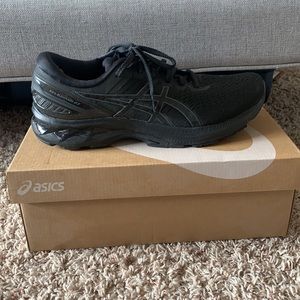 New ASICS novablast all black